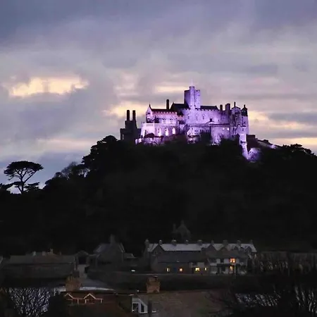 Very Spacious, Great Location. Castle And Sea View Holiday home