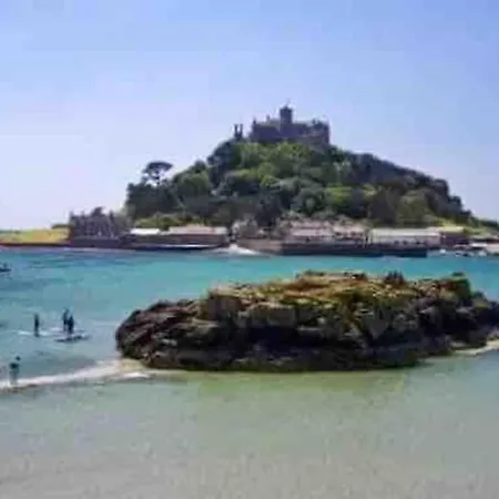 Very Spacious, Great Location. Castle And Sea View Marazion