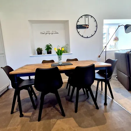 Very Spacious, Great Location. Castle And Sea View Holiday home *
